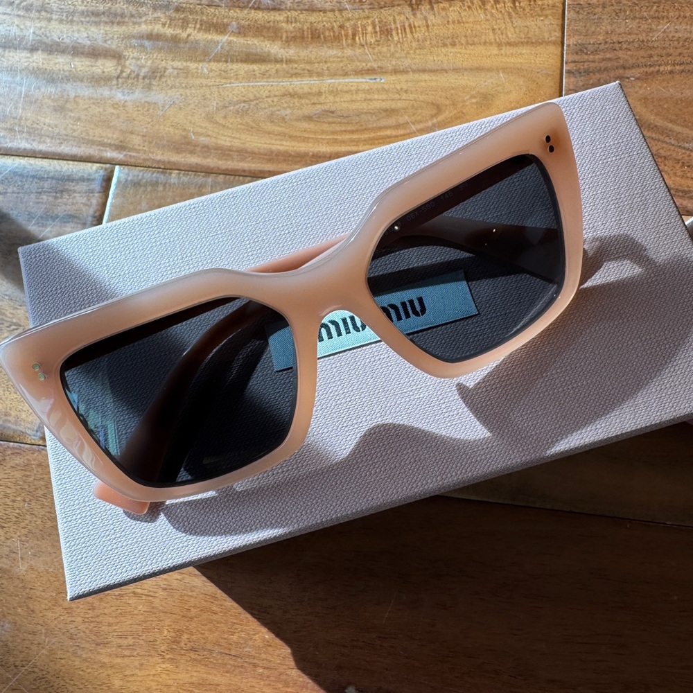 Miu Miu Blush Sunglasses made in Italy 
Model number SMU 02W - Picture 2 of 8